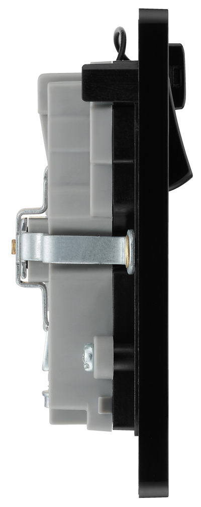 PCDCP22UWRB Side - This Evolve Polished Copper 13A double power socket with integrated Wi-Fi Extender from British General will eliminate dead spots and expand your Wi-Fi coverage.