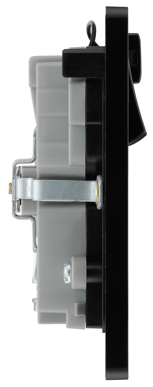 PCDCP22UWRB Side - This Evolve Polished Copper 13A double power socket with integrated Wi-Fi Extender from British General will eliminate dead spots and expand your Wi-Fi coverage.