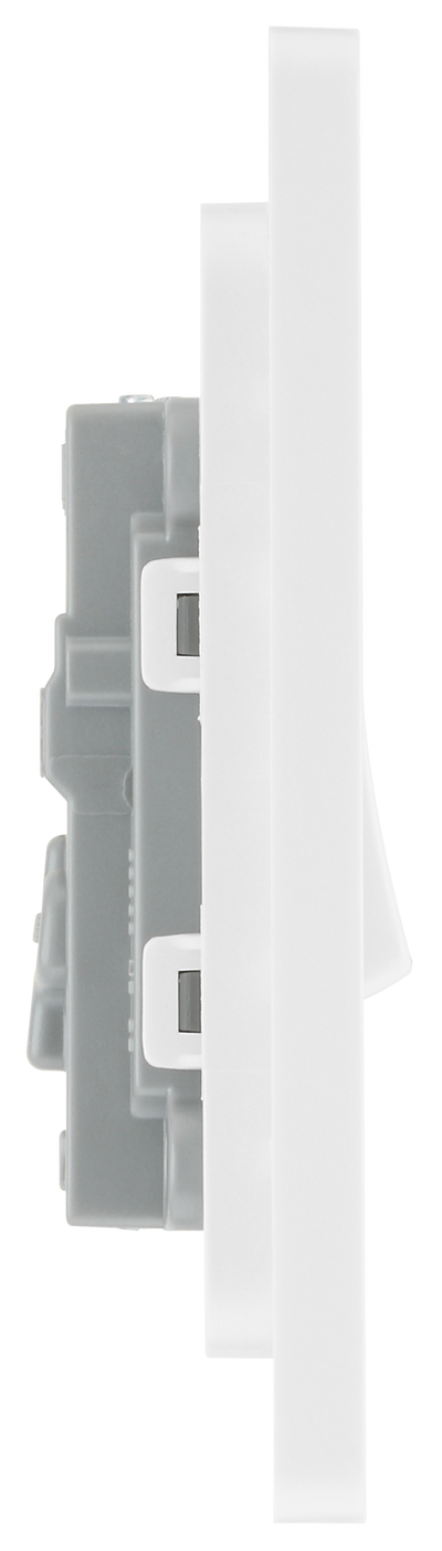 PCDCL13W Side - This Evolve pearlescent white 20A 16AX intermediate light switch from British General should be used as the middle switch when you need to operate one light from 3 different locations, such as either end of a hallway and at the top of the stairs.