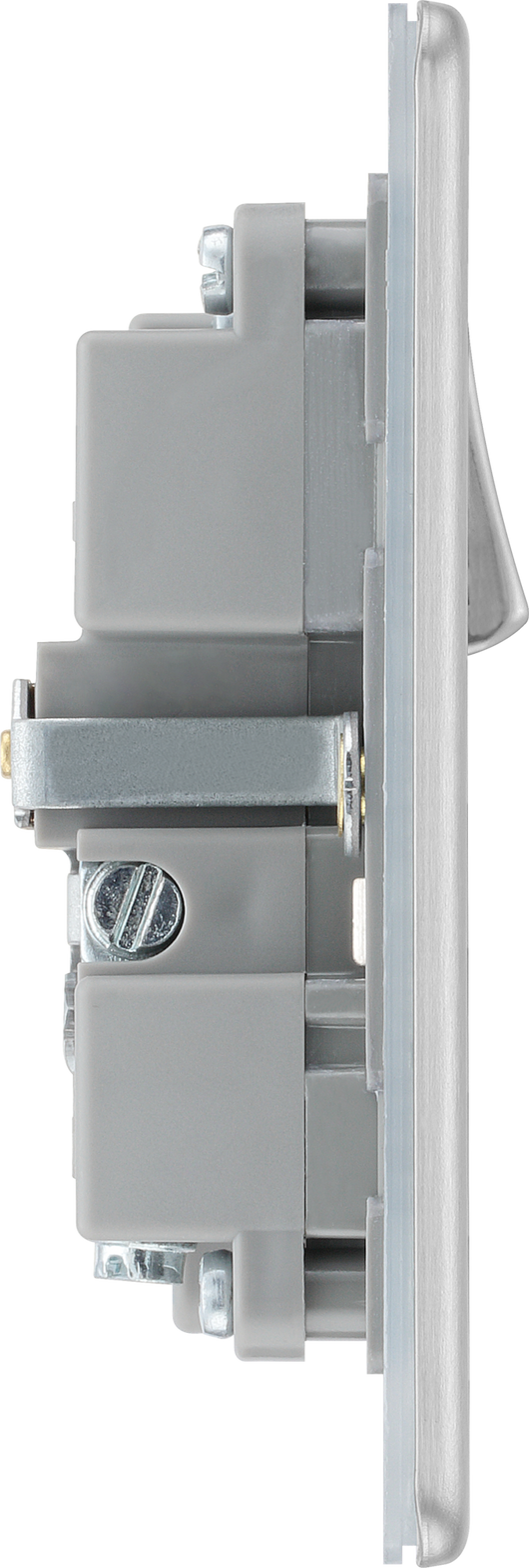 FBS21U2G Side - This completely screwless and slimline flat plate 13A single power socket from British General comes with two USB charging ports allowing you to plug in an electrical device and charge mobile devices simultaneously without having to sacrifice a power socket.