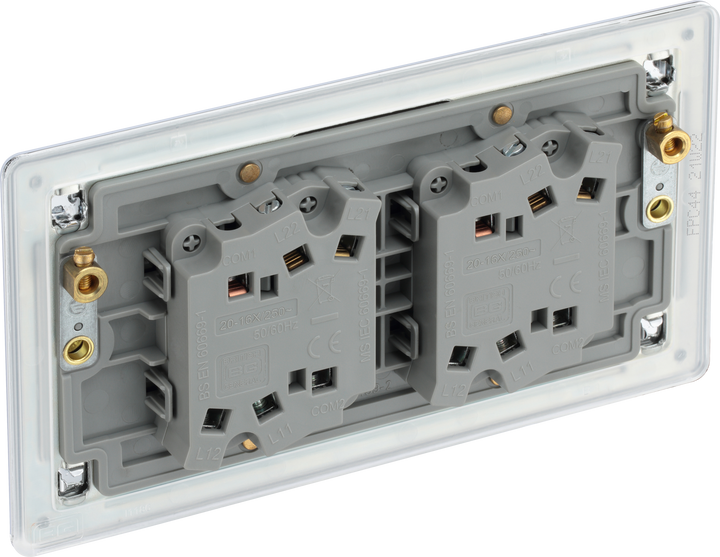 FPC44 Back - This Screwless Flat plate polished chrome finish 20A 16AX quadruple light switch from British General can operate 4 different lights whilst the 2 way switching allows a second switch to be added to the circuit to operate the same light from another location (e.g. at the top and bottom of the stairs).