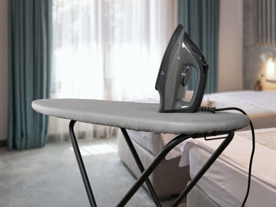 1600W Steam Iron (Y-879) in Black - UK Plug