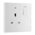 BG 925 Moulded Square Edge | White | 1 Gang 13A 1 Pole Neon Switched Socket