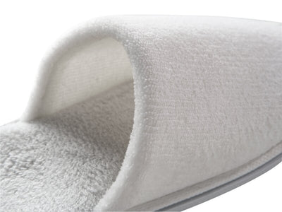 Corby Rossendale Closed Toe Disposable Slippers in White, Qty 100
