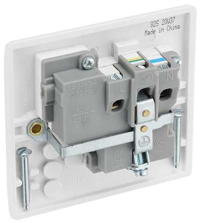 BG 825 Moulded Round Edge | White | 1 Gang 13A 1 Pole Neon Switched Socket by British General (BG-825)