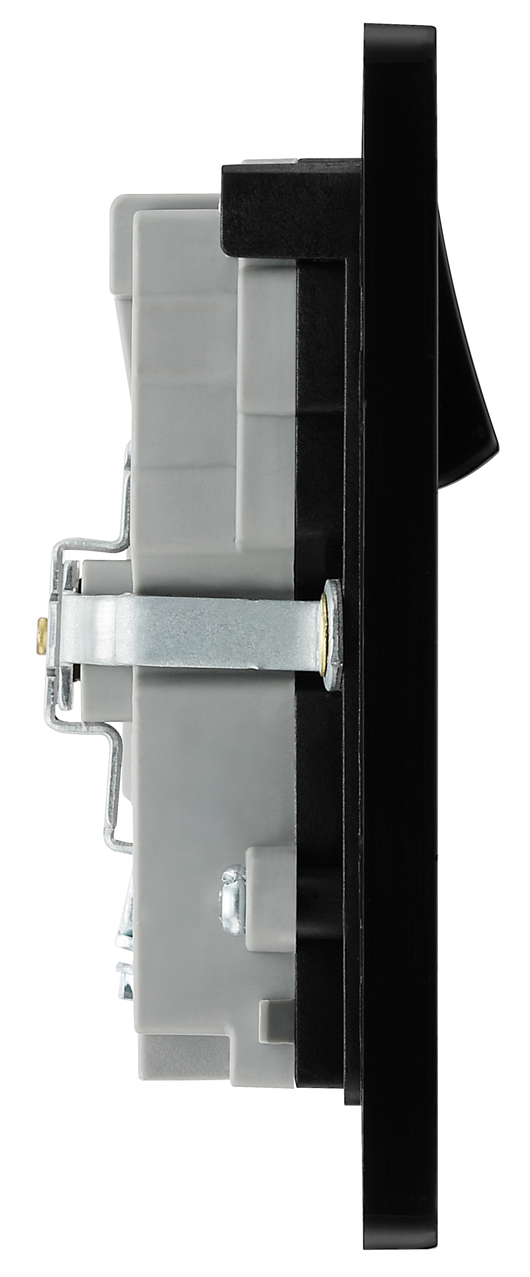 PCDSB22UAC30B Side - This Evolve Satin Brass 13A power socket from British General with integrated fast charge USB-A and USB-C ports delivers a 50% charge to mobile phones in just 30 minutes. These sockets allow you to charge your devices without sacrificing power sockets, and with no need for bulky adaptors.