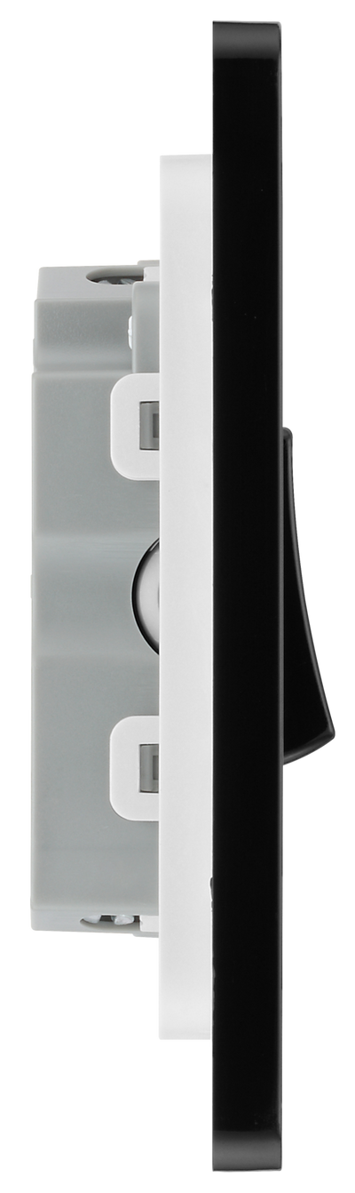 PCDCP43B Side - This Evolve Polished Copper 20A 16AX triple light switch from British General can operate 3 different lights, whilst the 2 way switching allows a second switch to be added to the circuit to operate the same light from another location (e.g. at the top and bottom of the stairs).