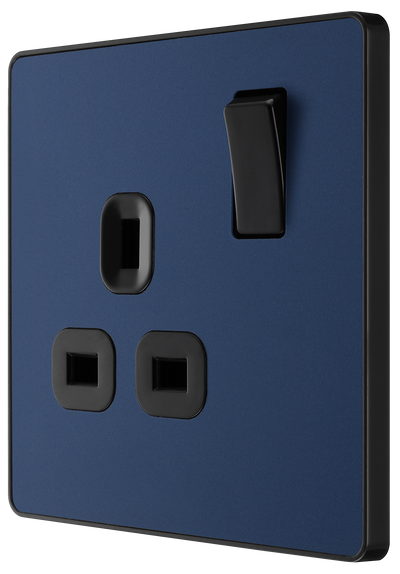 PCDDB21B Side - This Evolve Matt Blue 13A single switched socket from British General has been designed with angled in line colour coded terminals and backed out captive screws for ease of installation, and fits a 25mm back box making it an ideal retro-fit replacement for existing sockets. 