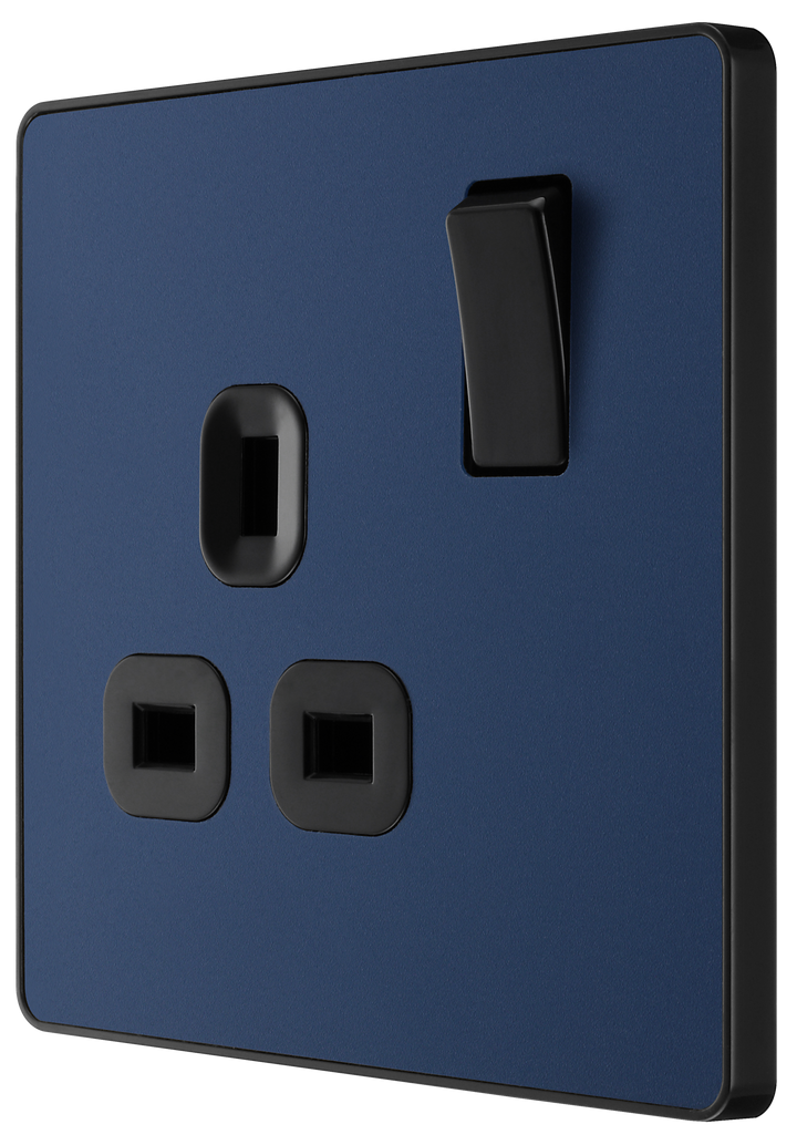 PCDDB21B Side - This Evolve Matt Blue 13A single switched socket from British General has been designed with angled in line colour coded terminals and backed out captive screws for ease of installation, and fits a 25mm back box making it an ideal retro-fit replacement for existing sockets. 