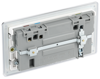 BG FPC22U3W Nexus Screwless Flat-Plate Double Switched Plug Socket Polished Chrome White Insert 2 USB 3.1A
