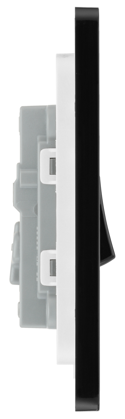 PCDMB13B Side - This Evolve Matt Black 20A 16AX intermediate light switch from British General should be used as the middle switch when you need to operate one light from 3 different locations, such as either end of a hallway and at the top of the stairs.