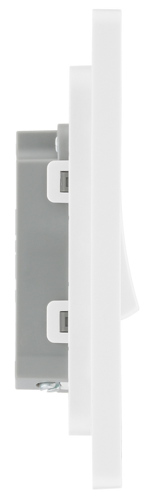 PCDCL12W Side - This Evolve pearlescent white 20A 16AX single light switch from British General will operate one light in a room.