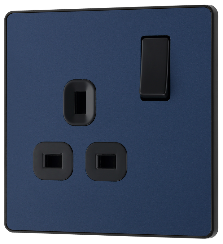 PCDDB21B Front - This Evolve Matt Blue 13A single switched socket from British General has been designed with angled in line colour coded terminals and backed out captive screws for ease of installation, and fits a 25mm back box making it an ideal retro-fit replacement for existing sockets. 