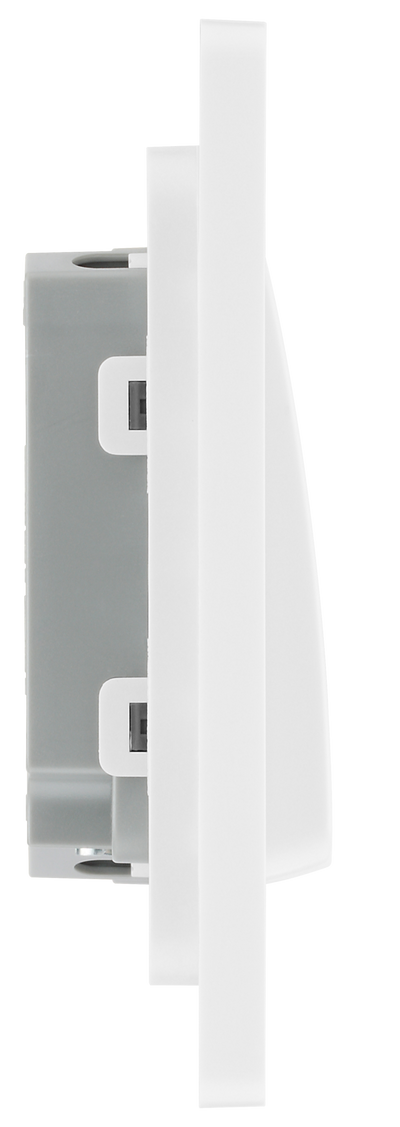PCDCL42WW Side - This Evolve pearlescent white 20A 16AX double light switch from British General can operate 2 different lights, whilst the 2 way switching allows a second switch to be added to the circuit to operate the same light from another location (e.g. at the top and bottom of the stairs).