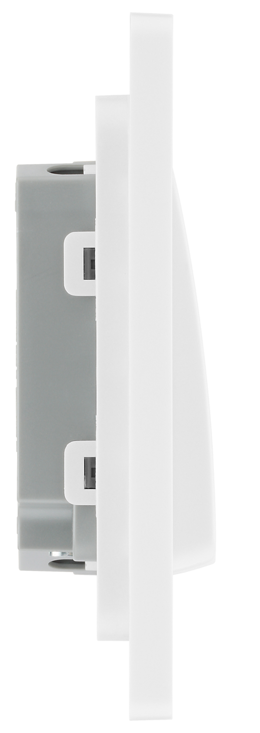 PCDCL42WW Side - This Evolve pearlescent white 20A 16AX double light switch from British General can operate 2 different lights, whilst the 2 way switching allows a second switch to be added to the circuit to operate the same light from another location (e.g. at the top and bottom of the stairs).