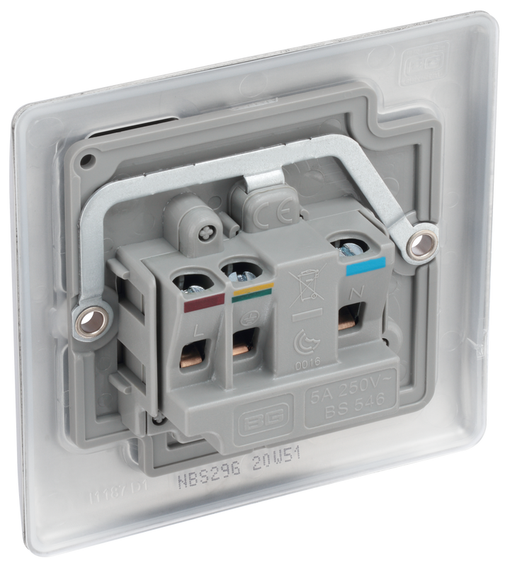 NBS29G Back - This 5A round pin socket from British General can be used to connect lamps to a lighting circuit.